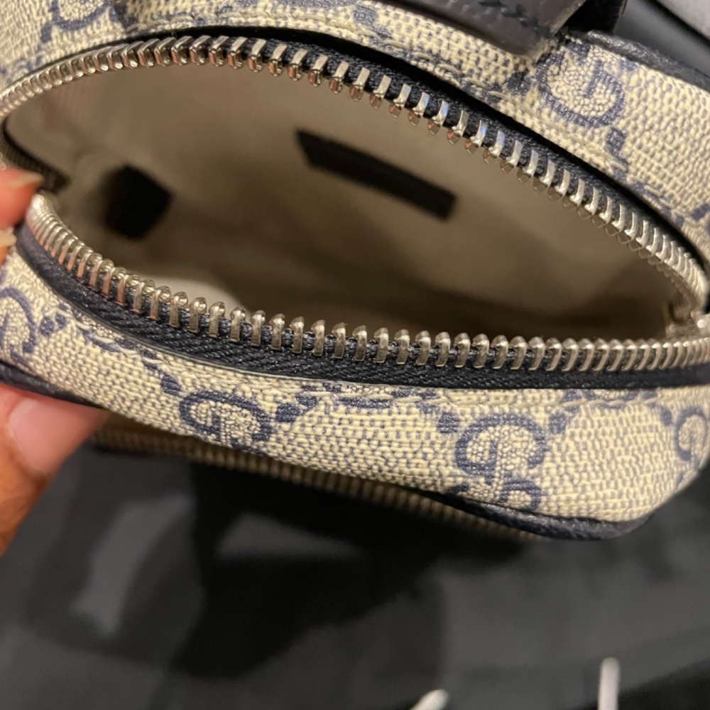 Gucci Crossbody Bag - Picture 2 of 3